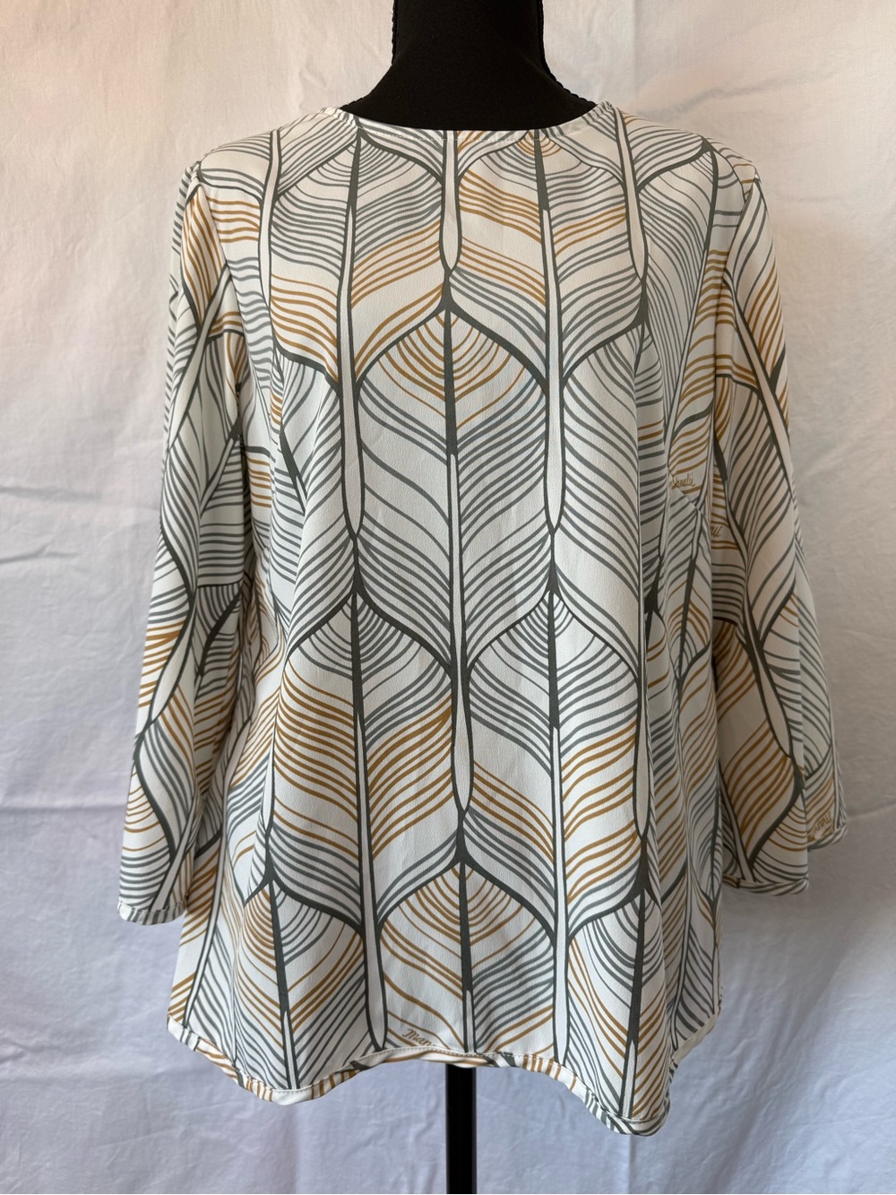 Manuhealii White Blouse with Gray and Gold Leaf Print